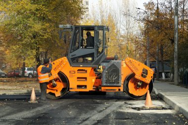 Kazan, Rusya - 12 Ekim 2020: asfalt kaldırım yolu kapatın
