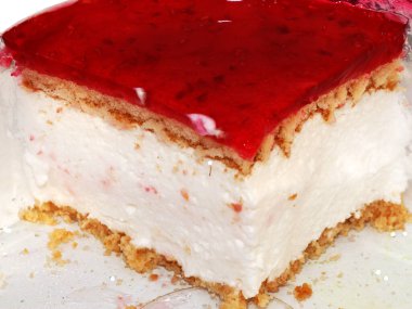Ahududu reçelli bir parça cheesecake, çözünmüş fotoğraf.