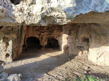 Kıbrıs Rum Kesimi 'nin Paphos kentindeki açık hava tarihi parkındaki Kralların Mezarları.