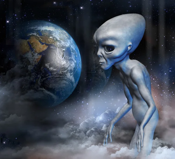 灰色外星人在地球的轨道看行星地球。数码插画. — 图库照片