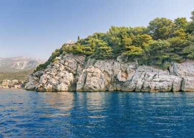 Adriyatik Denizi Üzerinde Uçurum