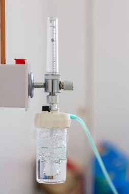 Hastanedeki hastalar için oksijen desteği solunum cihazları