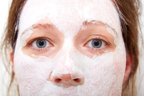 Ogen en neus van het meisje. een cosmetische masker op een gezicht — Stockfoto
