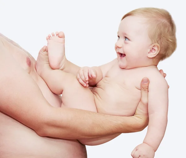 Mutlu çocuk babası, ellerinde. Beyaz bir arka plan üzerinde