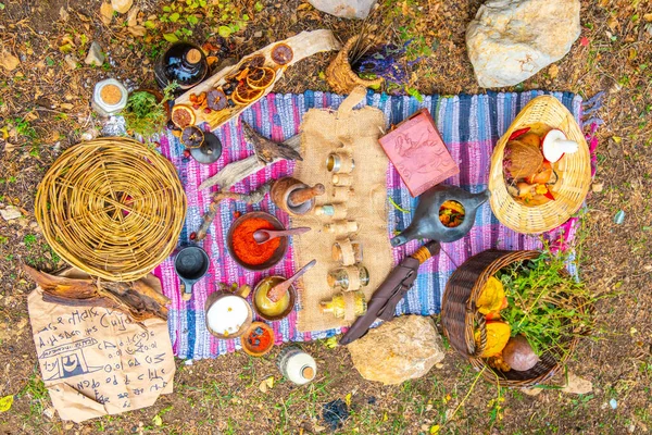 Comida rural é belamente estabelecido na natureza Imagem De Stock