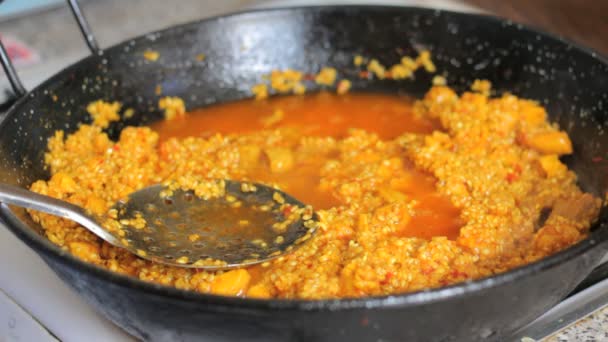 Preparando paella. Comida tradicional española — Vídeos de Stock