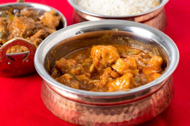 Sarımsaklı tavuk yemek