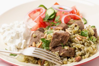 Freekeh yemek ile Arap sığır eti