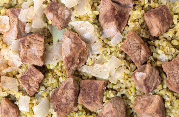 Boiled beef and onion with frikeh cereal — Stock Photo, Image