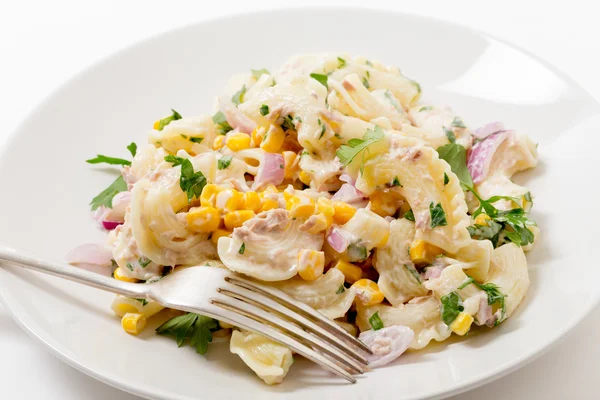 Plate of tuna and sweetcorn pasta salad — Stock Photo, Image