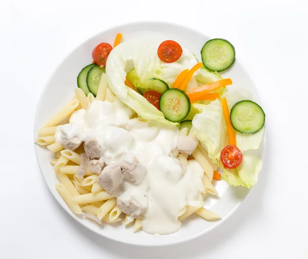 Chicken and pasta with white sauce — Stock Photo, Image