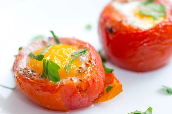 Eier mit Tomaten im italienischen Stil — Stockfoto