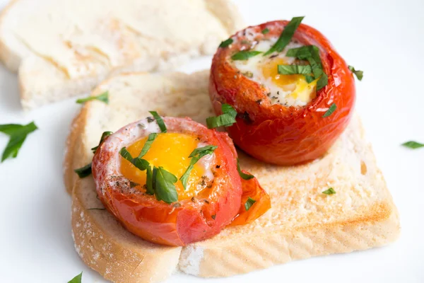 Eggs with tomatoes — Stock Photo, Image