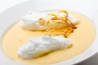 yüzen ada meringues yan görünüm