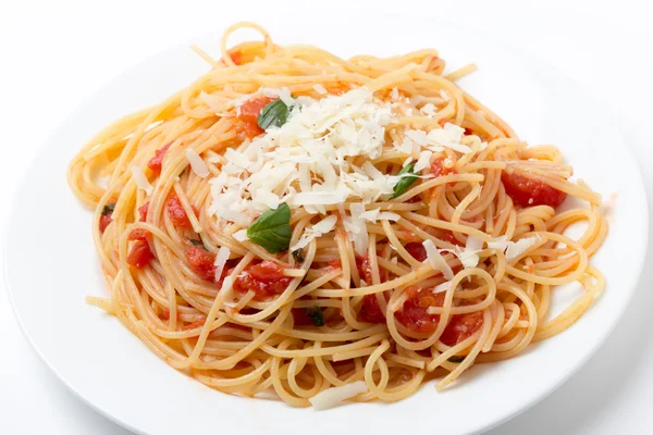 Spagetti bazsalikomos mártással — Stock Fotó