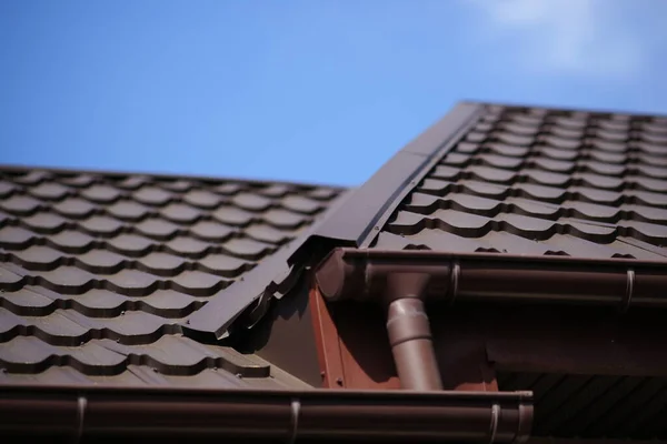 Close Telhado Azulejo Marrom Dia Ensolarado Primavera — Fotografia de Stock