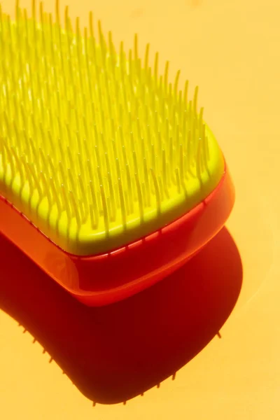 Orange Plastic Hair Comb Bright Yellow Table — Stock Photo, Image