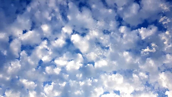 Azure Blue Sky Sunny White Mother Pearl Clouds — Stock Photo, Image