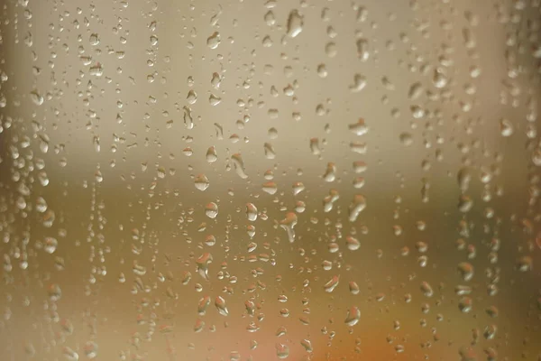 Närbild Fönster Glas Regndroppar Suddig Bakgrund — Stockfoto