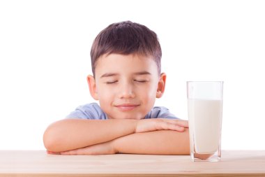 Sevimli çocuk süt cam