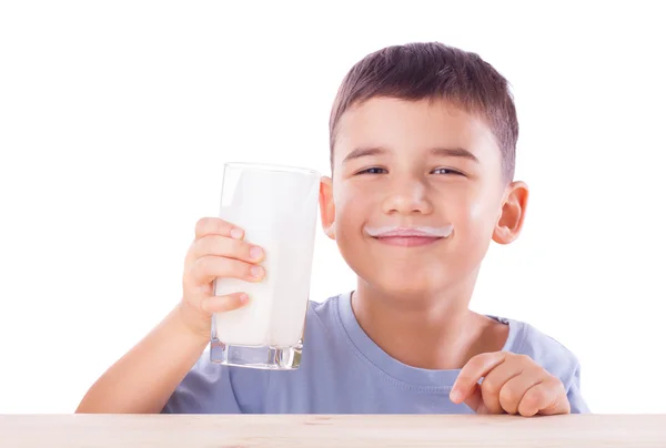 Jongen met melk snor — Stockfoto