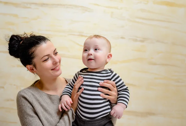Proud young mother with her baby son — Stock Photo, Image