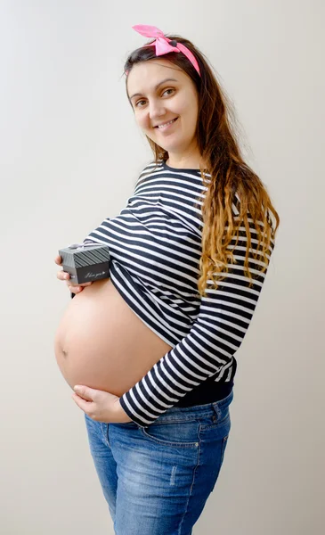 Orgulhoso mãe feliz de ser — Fotografia de Stock