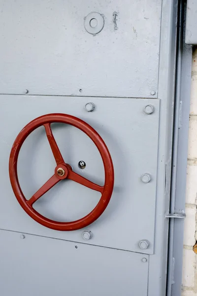 Old fashioned reinforced steel vault door — Stock Photo, Image