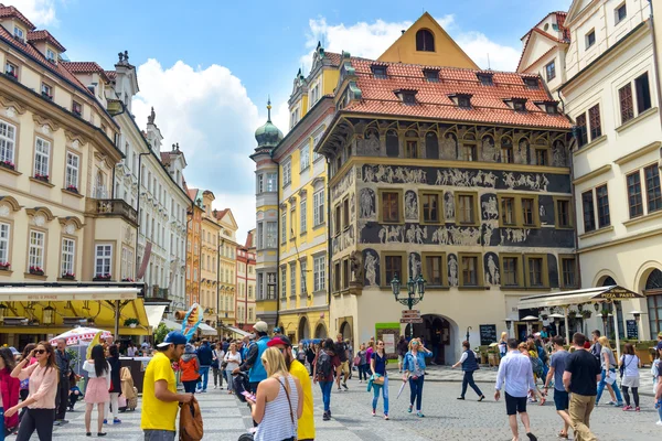 Turisté na Staroměstském náměstí, Praha — Stock fotografie