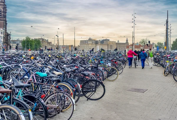 Parking miejski rower — Zdjęcie stockowe