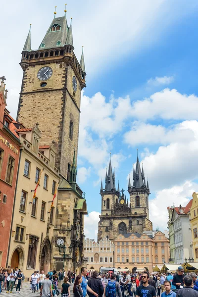 Turisté na Staroměstském náměstí, Praha — Stock fotografie