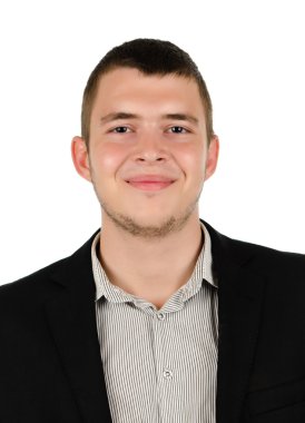 Güzel bir gülümseme ile çekici bir genç adam