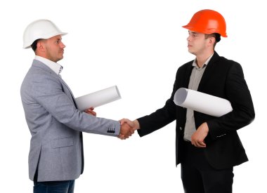 Genç mimar bir işadamı ile tokalaşırken