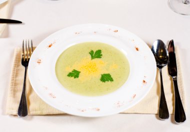 Sanatsal kaplama lezzetli sebze çorbası