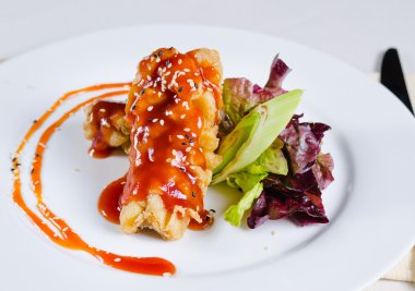 Susam ile soslu çıtır tavuk kadar kapatın