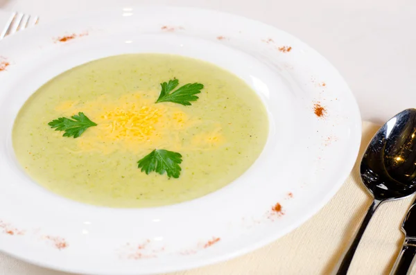 Художнє покриття смачного овочевого супу — стокове фото