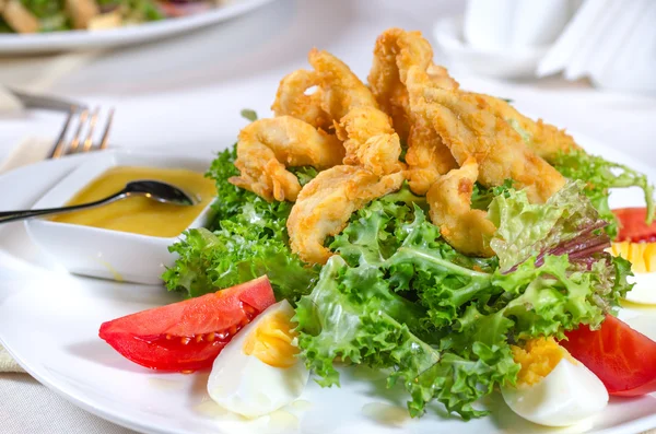 Ramponierte frittierte Calamari — Stockfoto