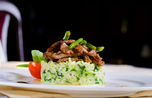 Marinated piquant sliced beef on savory rice — Stock Photo, Image