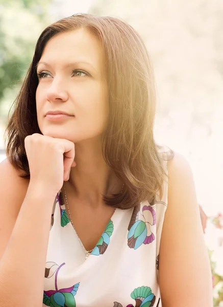 Portret van een doordachte vrouw — Stockfoto