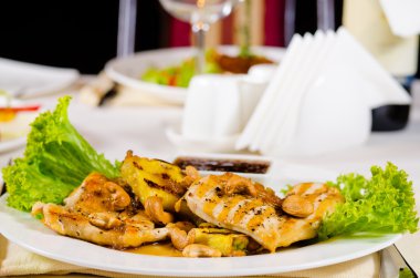 Ananas kaju tavuk yemeği yakın çekim