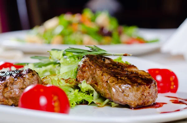 Gurme ana yemek - ızgara ihale sulu et — Stok fotoğraf