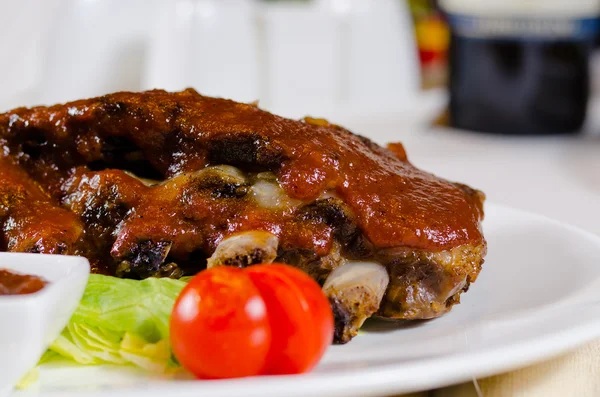 Rack of Saucy Barbecue Pork Ribs on Plate — Stock Photo, Image