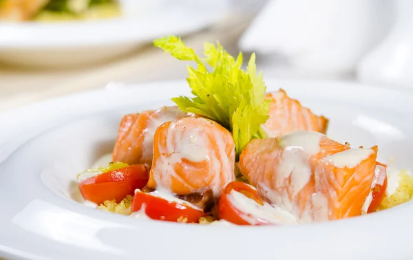 Delicious salmon salad — Stock Photo, Image