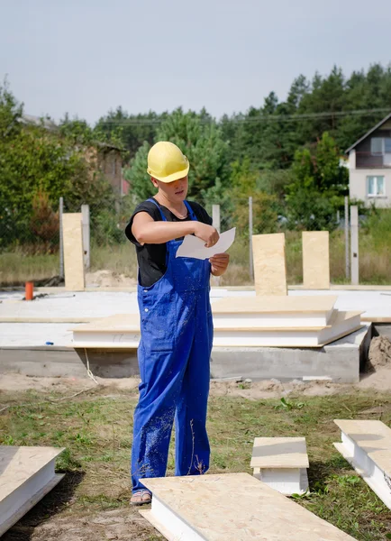 Verificação do construtor por encomenda ou contrato — Fotografia de Stock