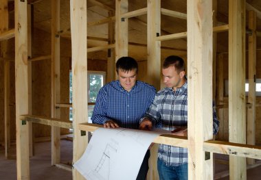 Yeni bir yapı evde iki üreticileri