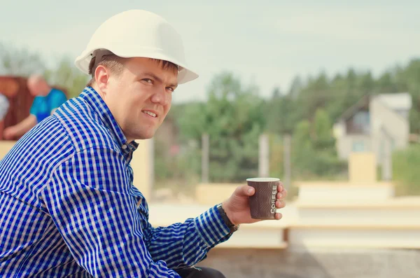 Site foreman nemen van een koffie pauze — Stockfoto