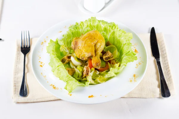 Salada de frango e ovo — Fotografia de Stock