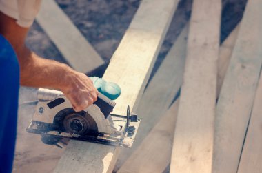 Ahşap Kiriş kesme işçi