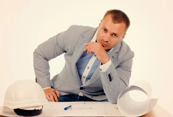 Ernstige mannelijke ingenieur kijken naar de Camera — Stockfoto