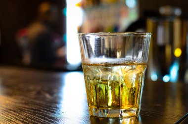 Bardak viski çubuğundaki Sayaç